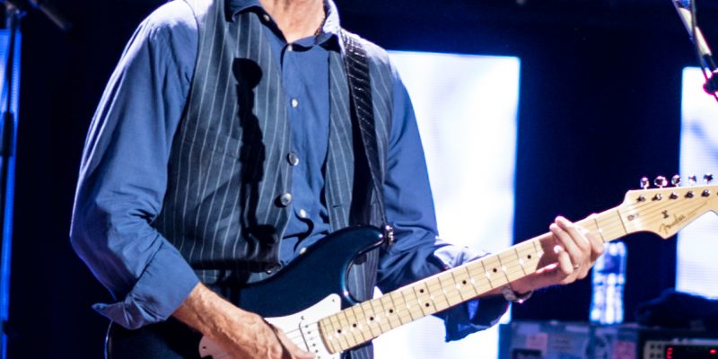 Eric Clapton đã sáng tác ca khúc nói lên nỗi lòng của người cha