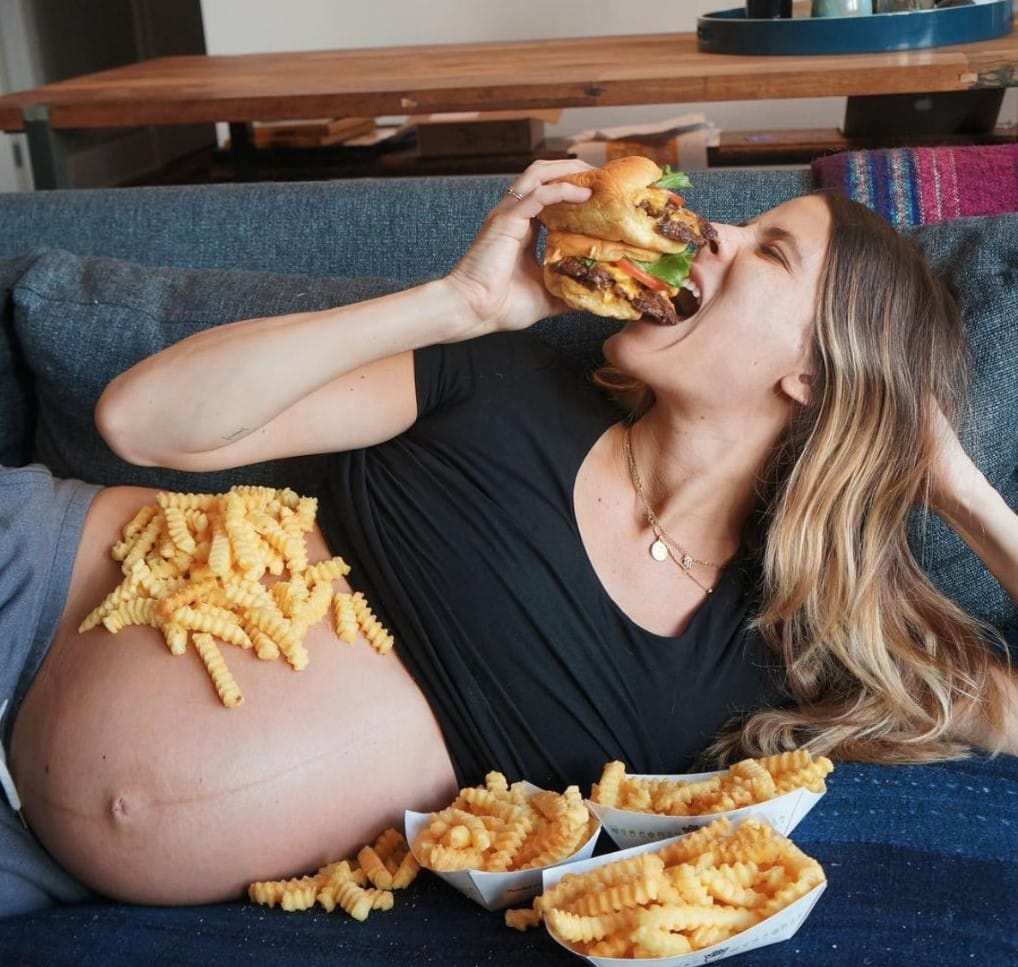 3 tháng đầu bà bầu không nên ăn thức ăn nhanh